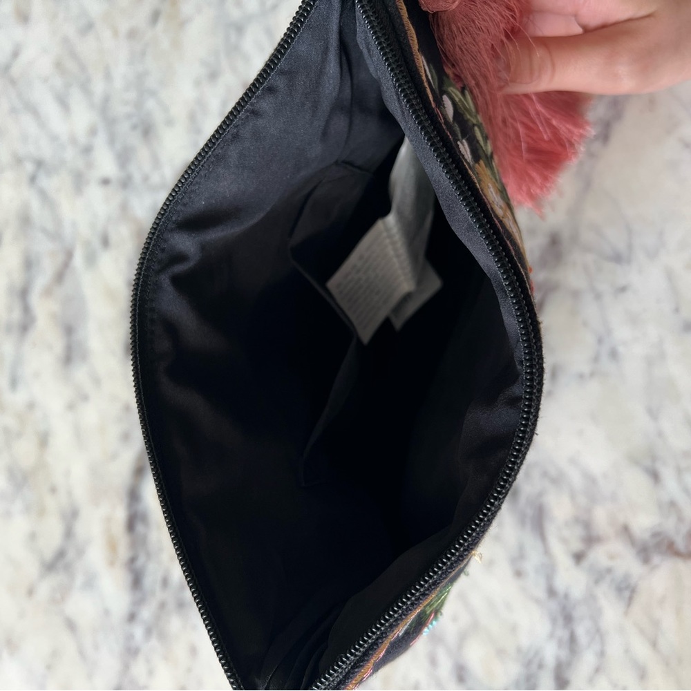 Handbag with tassel - Picture 5 of 5